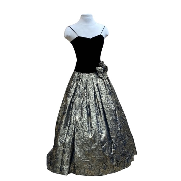 Vintage Dresses & Skirts - Hand Sewn Vintage Gold Lame Tulle Lined Velvet Bodice Gown Sweetheart Neckline